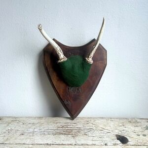 2 Point Whitetail Deer Antler Rack Handcrafted Green Felt Heart Wood Plaque